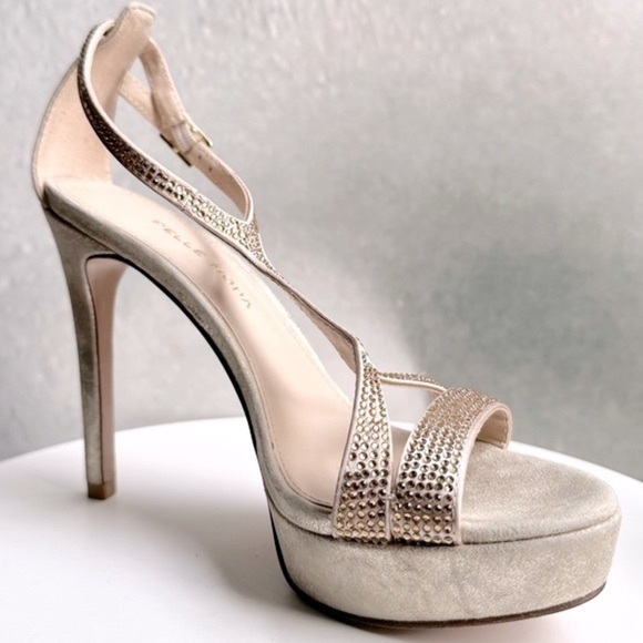 🌸PELLE MODA🌸 Onora T-strap Sandal Platinum Size: 6.5 - Picture 5 of 14
